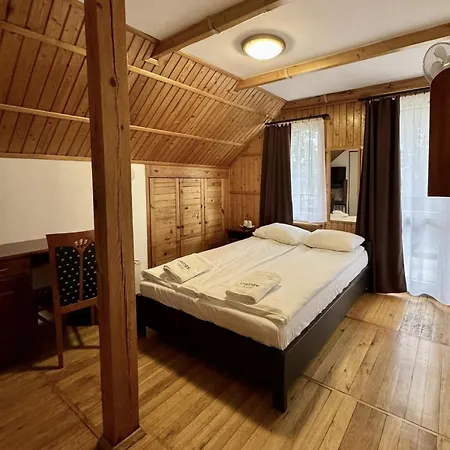 Lakeside & Restaurant Apartment *