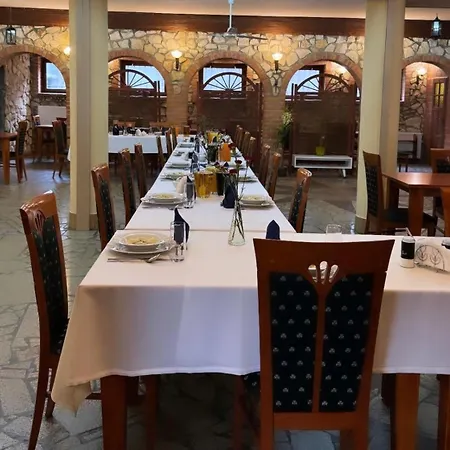 Lakeside & Restaurant *