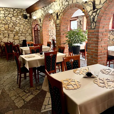 Lakeside & Restaurant *